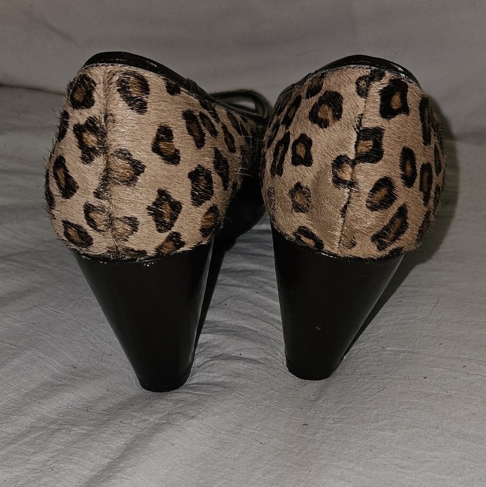 Michael Kors Leopard Print Calf Hair Peep Toe Wedge Shoes Size 8 - Picture 4 of 7
